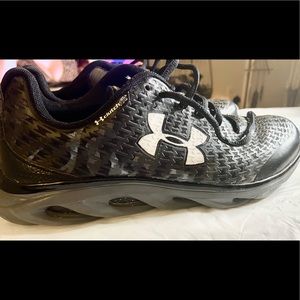 Black Under Armour Shoes Size 6Y